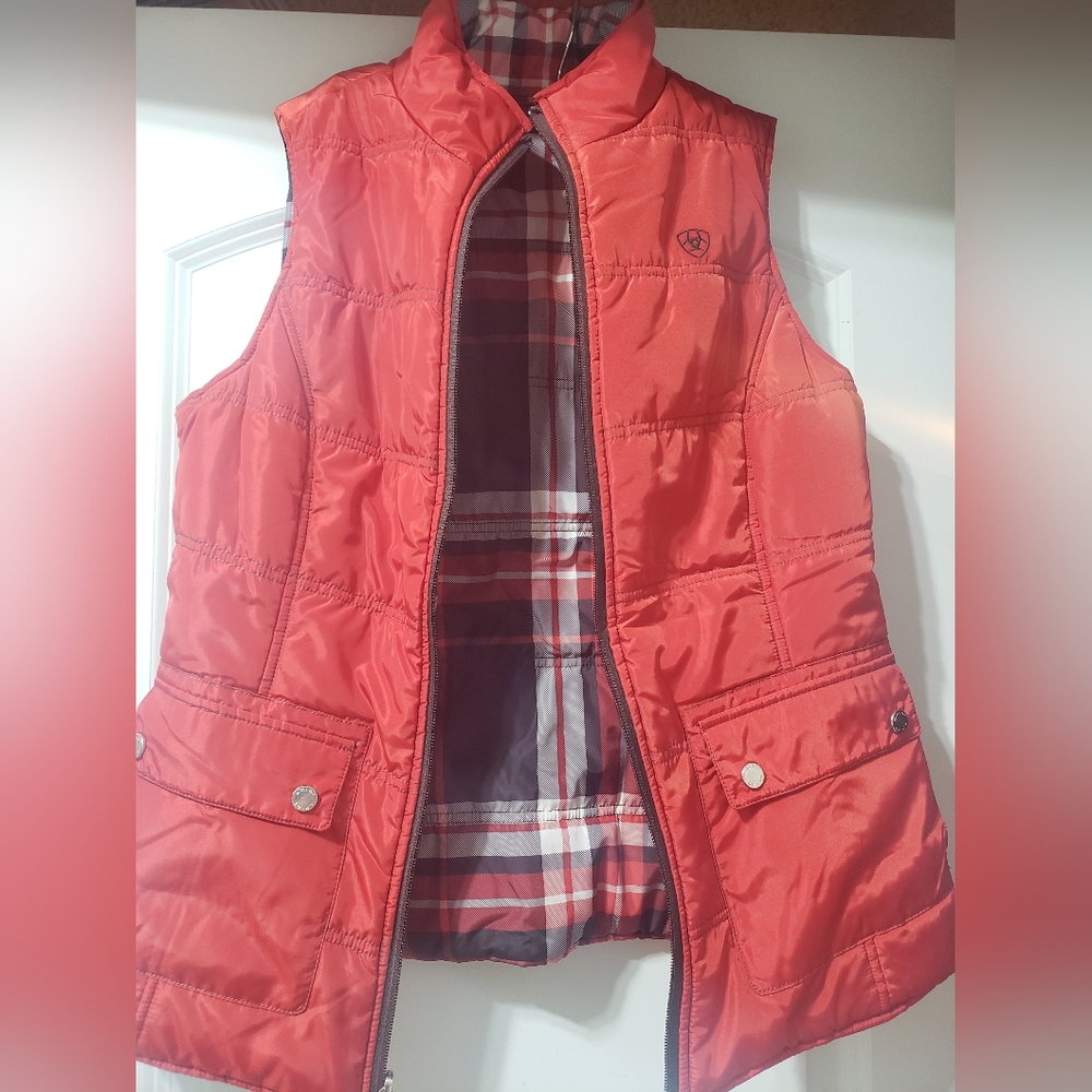 REVERSIBLE ARIAT VEST